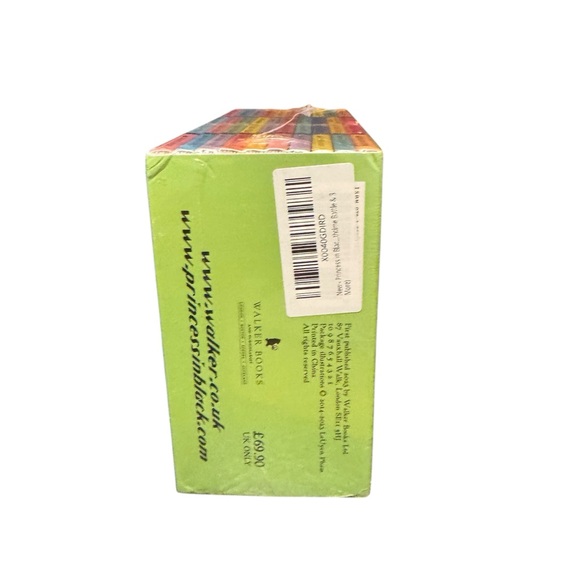 The Princess In Black Ten Book Boxed Set Shannon Hale Dean Hale NWT - Picture 5 of 6